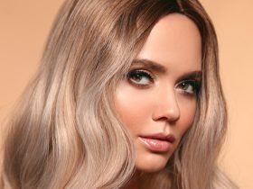 How To Fashion a Halo Hair Extension How To Fashion a Halo Hair Extension